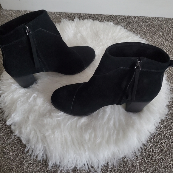 TOMS Lunata Black Suede Block Heel Dress Booties - Picture 2 of 7